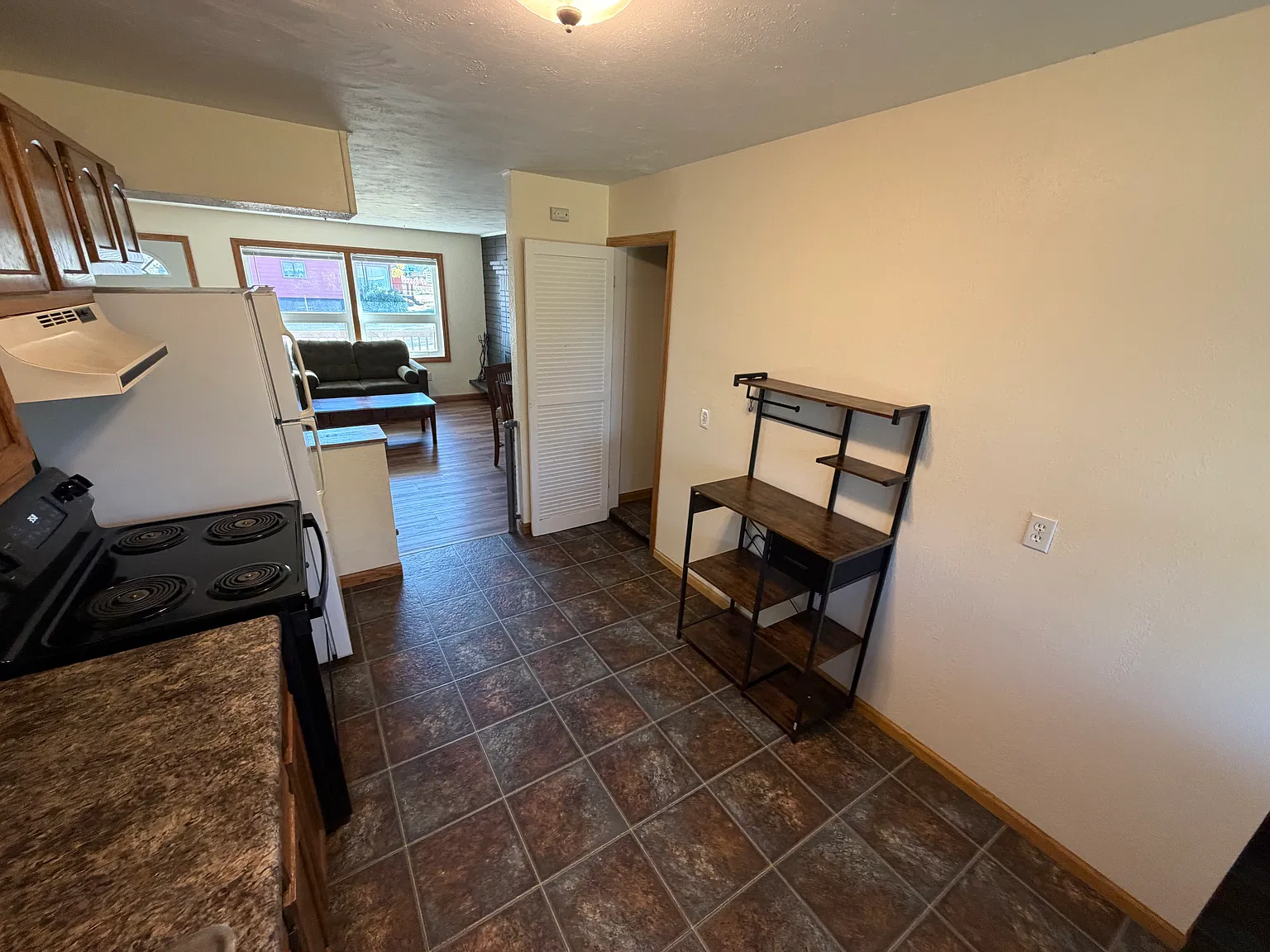 2 bed, 1900 sqft, $1,500 — Photo 4