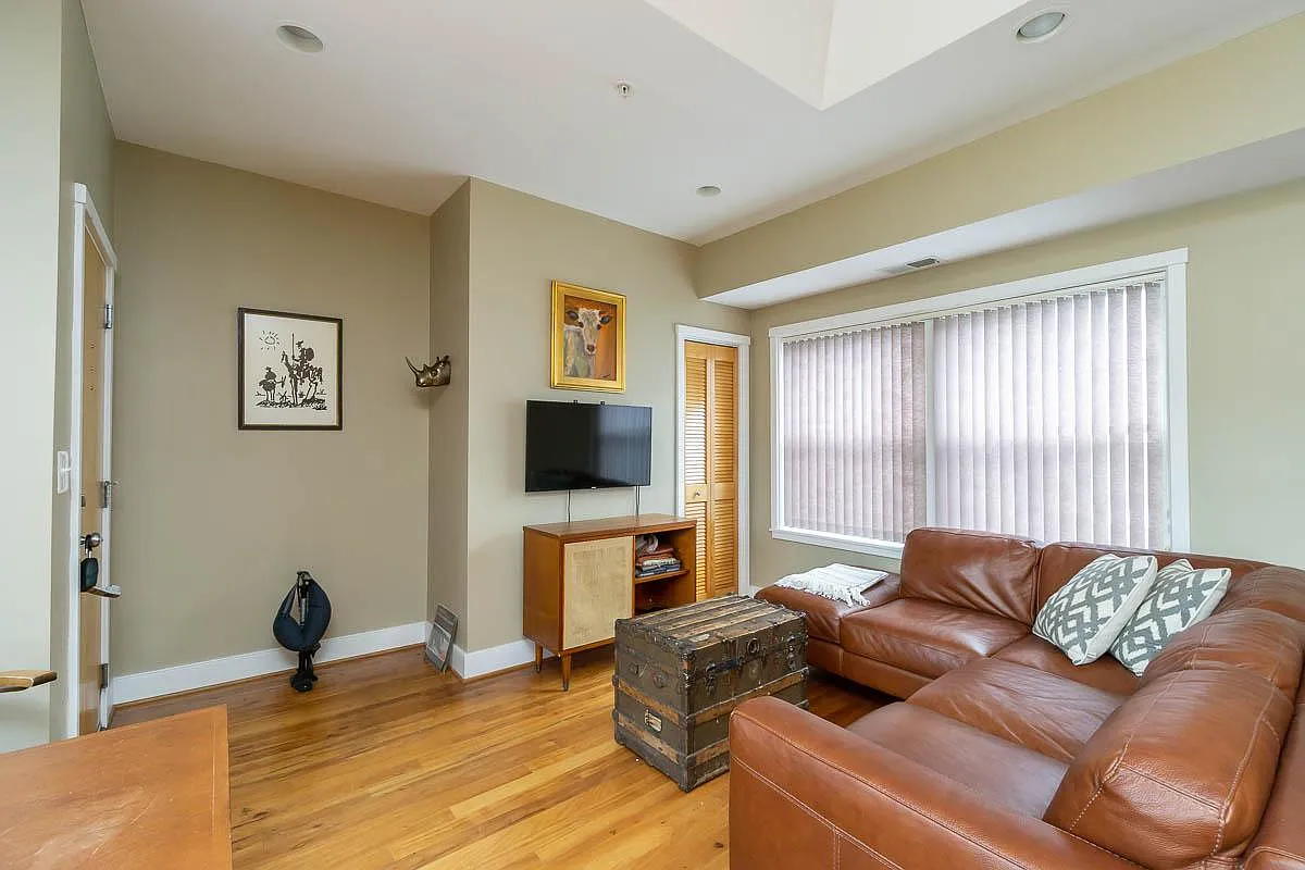 610 Jefferson St NW APT 302 photo 1