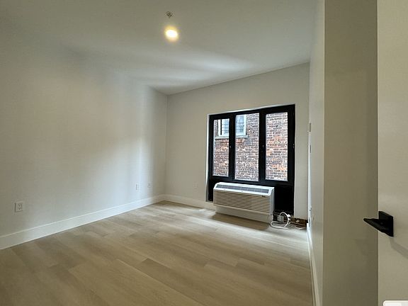 4th image of 318 Forrest St Floor 3