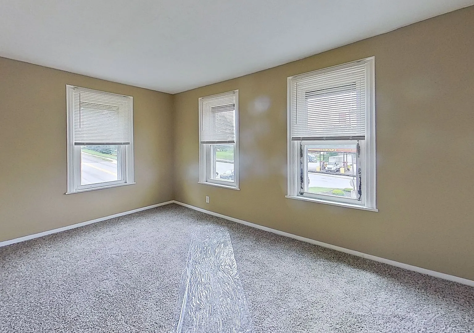 Newly Renovated Home in Etters — Photo 4