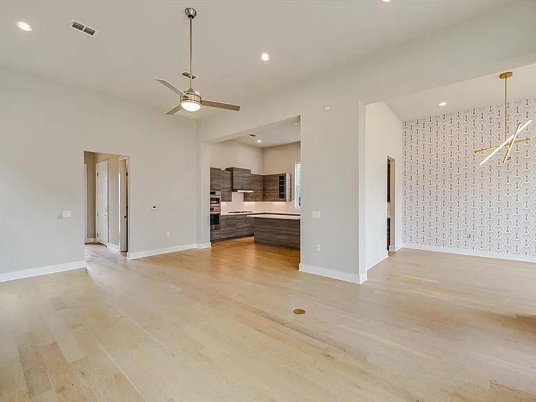 6133 Florencia Ln — Photo 5