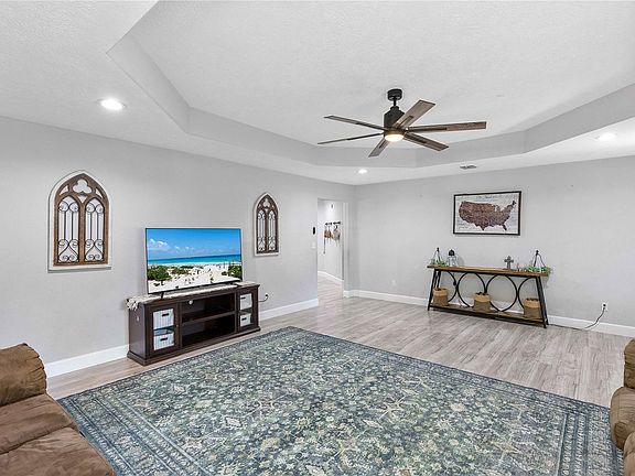 4th image of 1076 Wallisville Liberty Rd