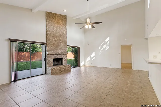 3 bed, 2.0 bath, 1879 sqft, $2,000 — Photo 2