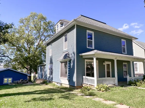 304 Country St, Walnut, IA 51577