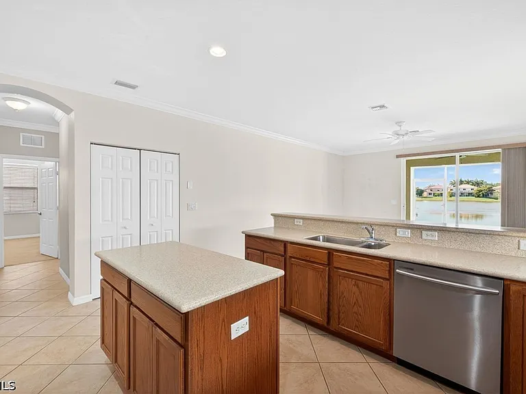8369 Sumner Ave — Photo 11