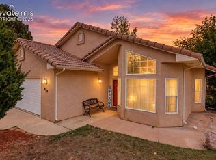 938 Cedarcrest Dr, Pueblo, CO 81005
