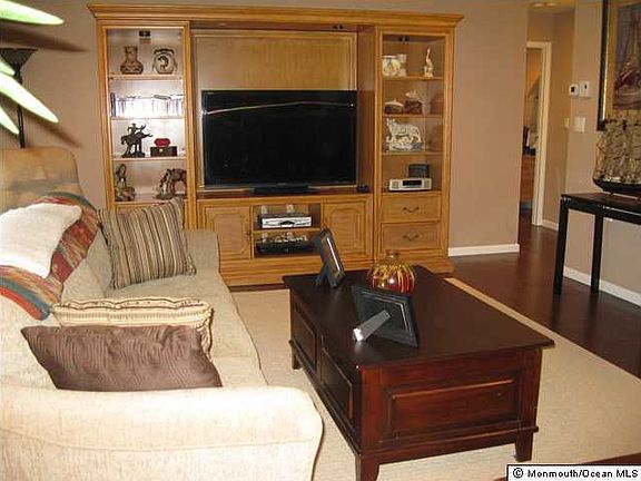 5th image of 659 Plymouth Drive #A
