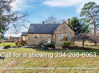 6658 Edison St NE, Hartville, OH 44632