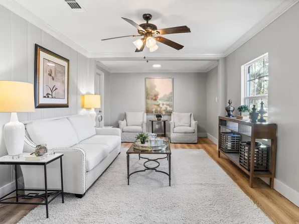 438 W Caroline St, Gonzales, LA 70737