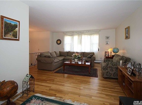 3rd image of 14 Roosevelt Ave