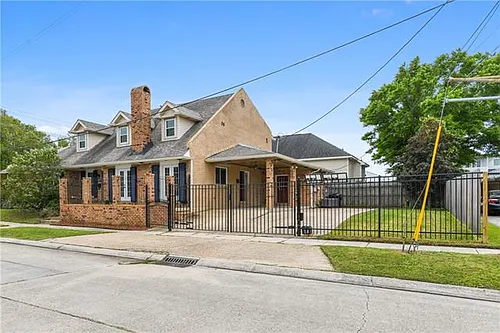306 39th St Photo 1