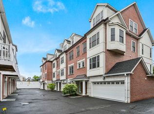 14 1st St APT L, Stamford, CT 06905