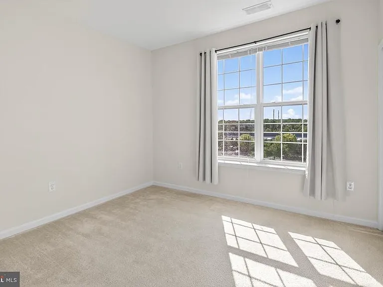 1447 Sierra Dr — Photo 21