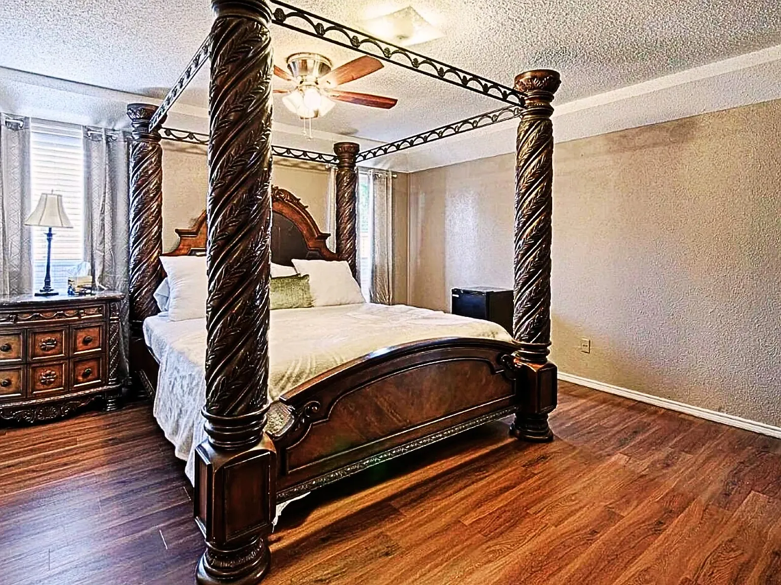 5 bed, 2.5 bath, 2144 sqft, $5,000 — Photo 4
