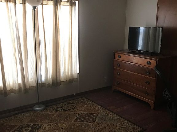 1 of 3 Secondary bedrooms