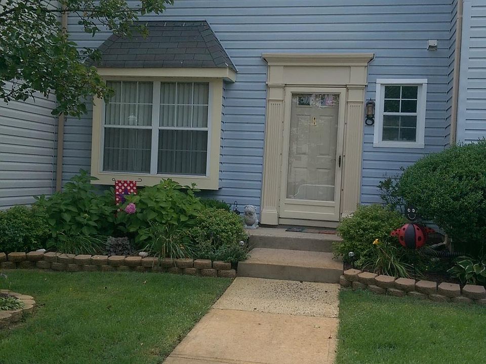 1st image of 34 Camelot Ct Unit 8