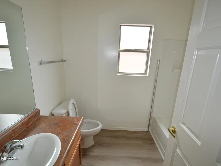 312 E Calle Cerita — Photo 9