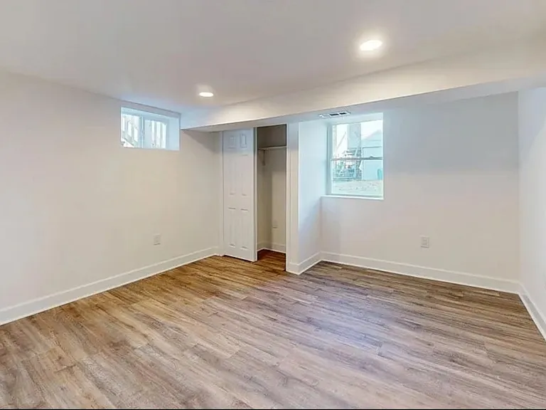 82 Ashlawn Dr — Photo 12