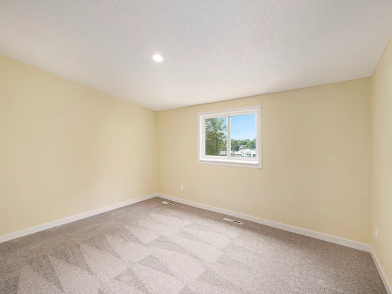 8207 Webster Ave #7 — Photo 32