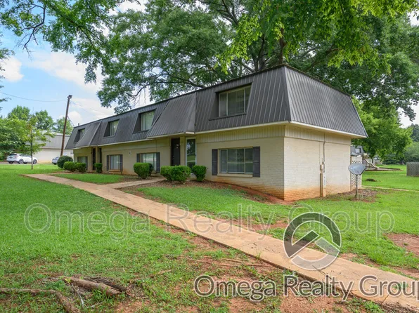 1300 Coosa Pines Dr, Childersburg, AL