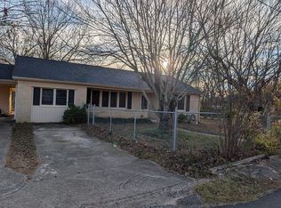 902 12th St, Mena, AR 71953