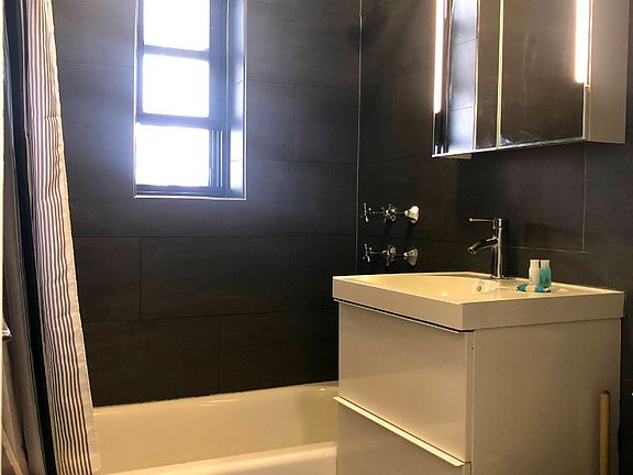 5th image of 205 W 15th St APT 3L