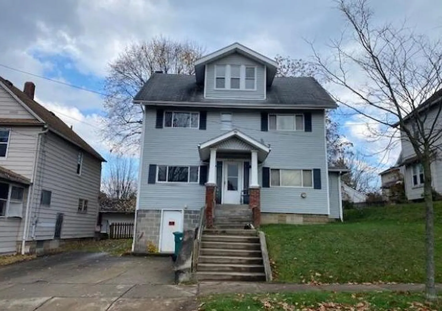 2241 SW 13th St. Akron, OH 44314 MFH5 .T2 — Photo 1