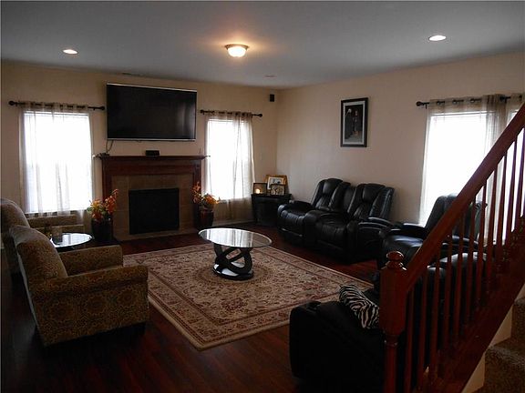 5th image of 1905 Zachary Ln