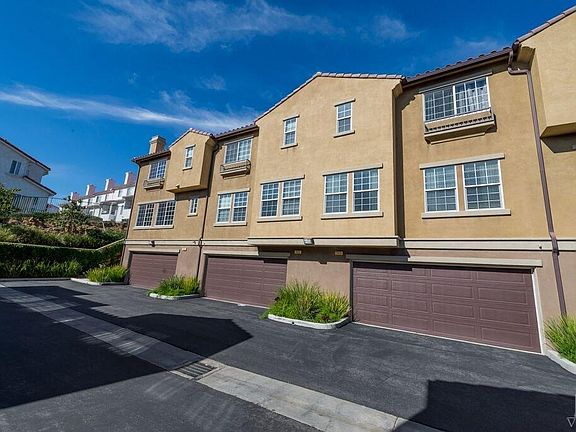 3rd image of 353 E Hilltop Way