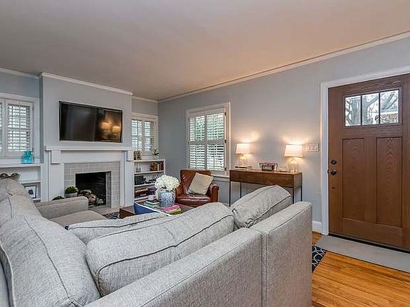 2nd image of 2534 Bay St