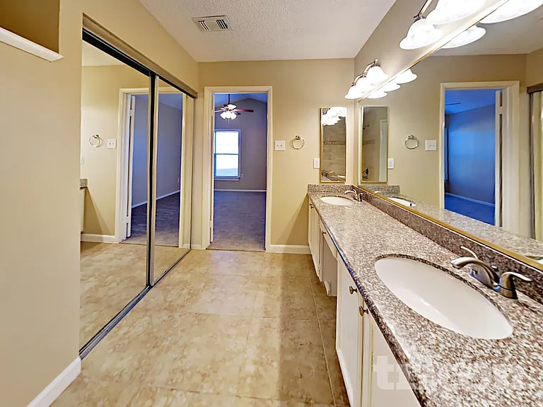 13526 Ryan Landing Dr — Photo 7