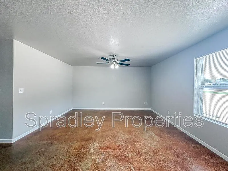 3 bed, 1.0 bath, 1260 sqft, $1,225 — Photo 3