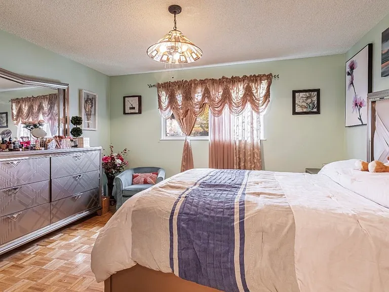 2638 W Rialto Ave — Photo 11