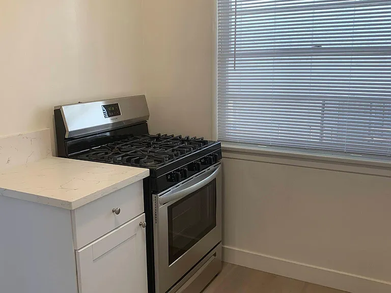 4 1241south Bundy Dr #4 — Photo 28