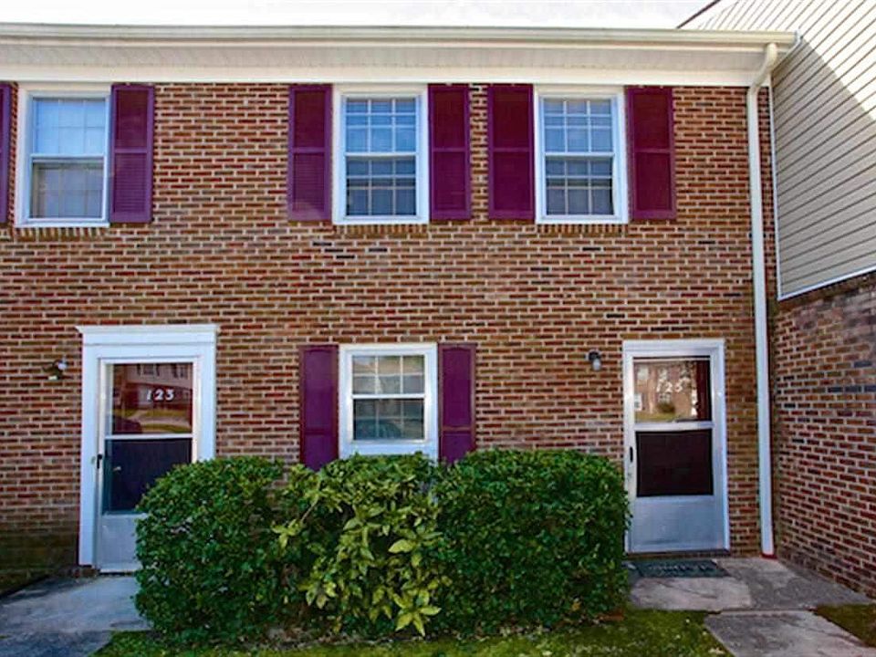 1st image of 125 King George Ct
