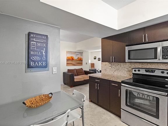 5th image of 18181 NE 31st Ct #Penthouse 07