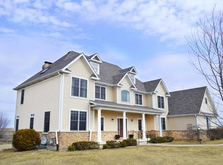 4S335 Merrill Rd, Sugar Grove, IL 60554