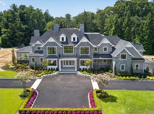 2 E Gate Rd, Huntington, NY 11743