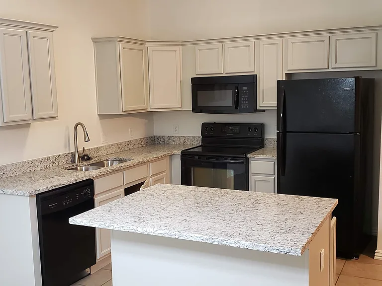 790 W Breeze Cv — Photo 9