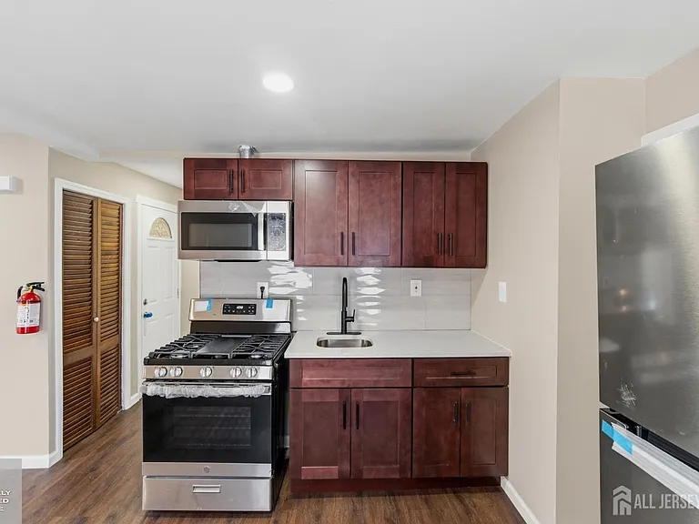 1648 Essex St #2 — Photo 6