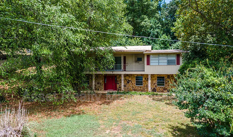 630 Colonial Dr — Photo 1