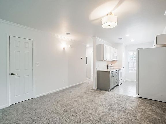 5th image of 9019 Gaylord Drive #76