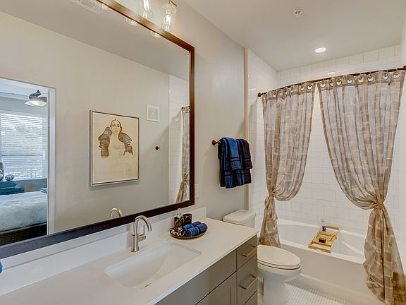 4th image of 111 W Davis St APT 2349