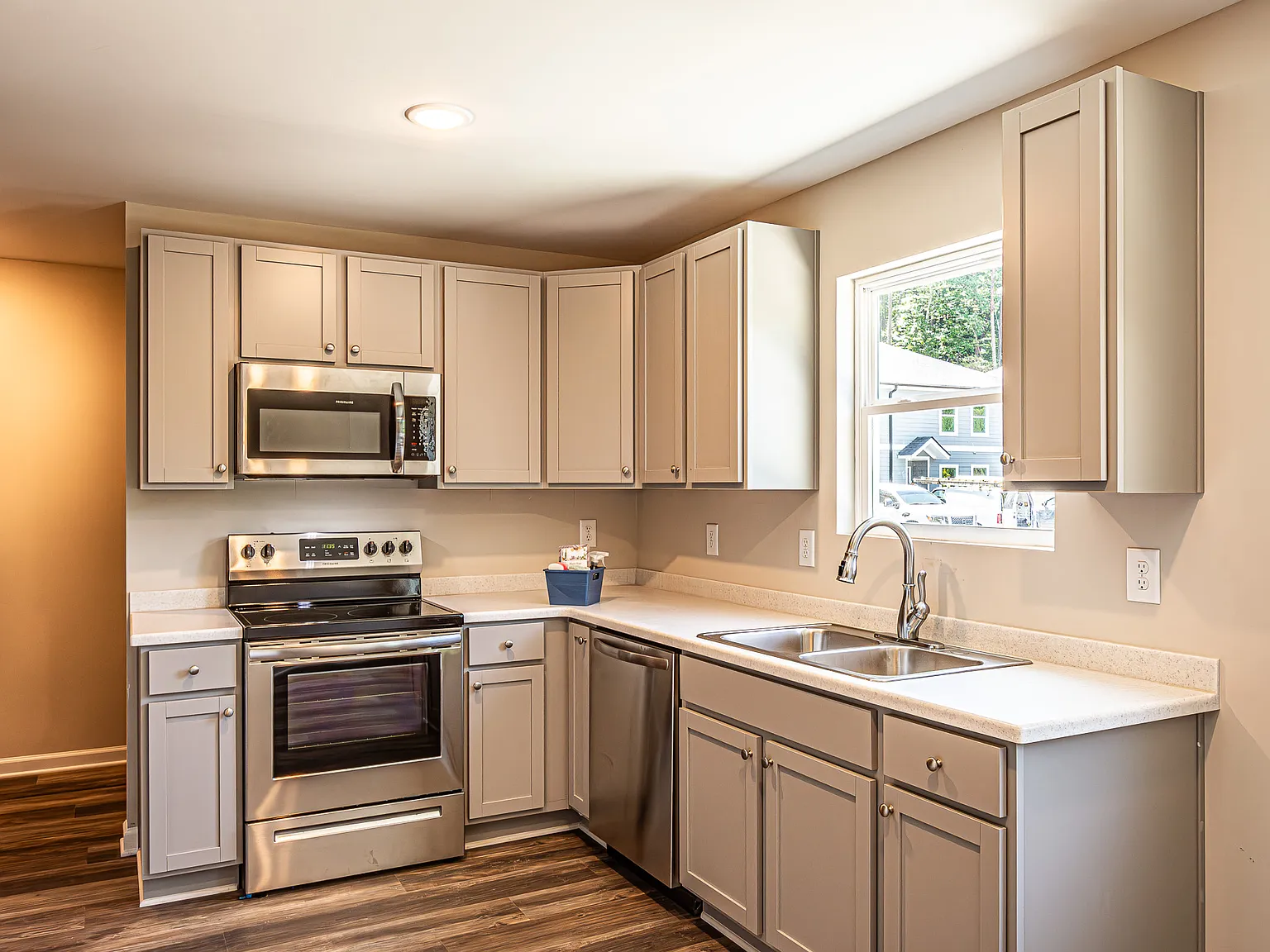 4 bed, 1850 sqft, $750 — Photo 2