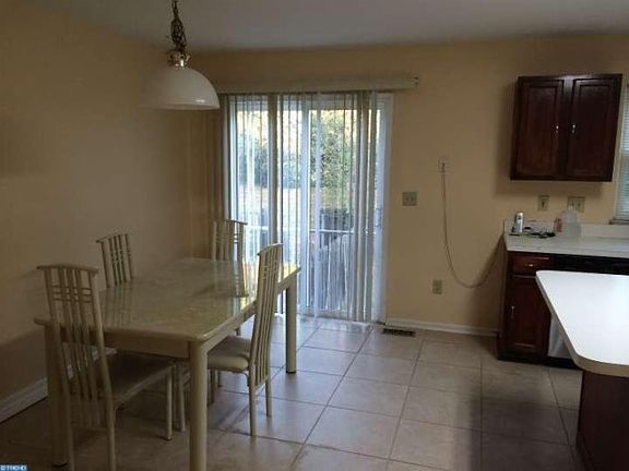 3rd image of 419 Feather Dr