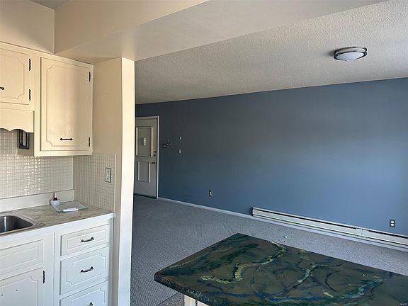 3rd image of 800 Dumont Pl APT E