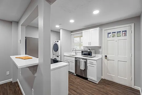 360 Thames St Photo 1