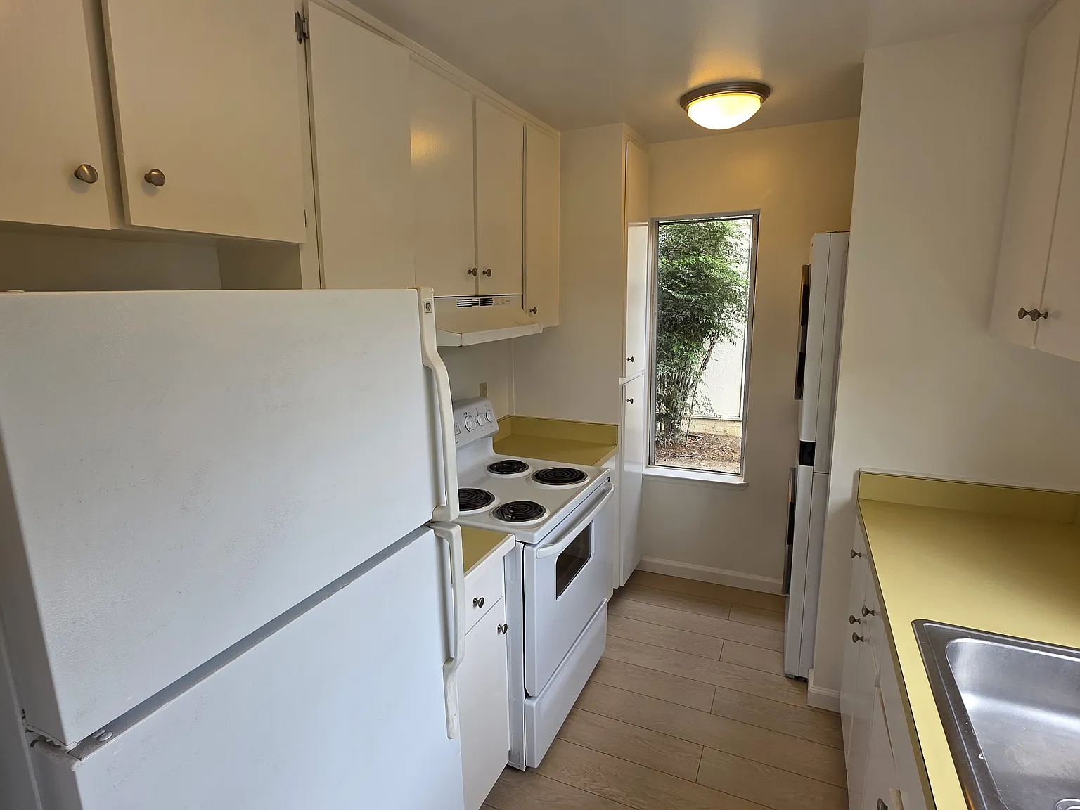 2 bed, 1.5 bath, 990 sqft, $3,050 — Photo 4