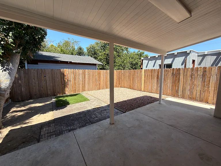 418 E La Veta Ave — Photo 14