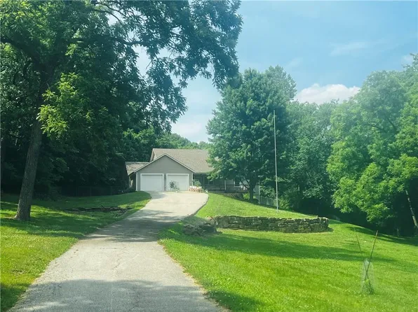 4100 Luke Ln, Kansas City, KS 66109